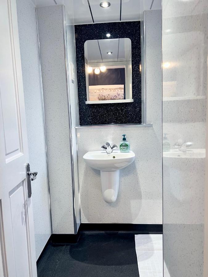 Roost Hill - Free Parking Zone Hotel Edinburgh Room photo